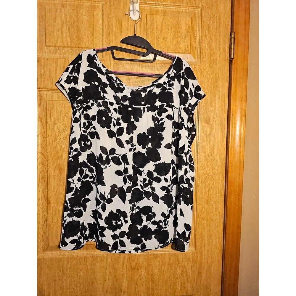 LOFT Black & White Floral Scoop Neck Cap Sleeve Blouse - Size XL